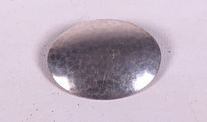 Zilveren broche met pons patroon. kopen? Bied vanaf 1!