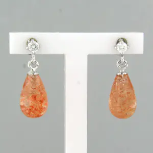 18k wit gouden oorhangers met zonnesteen en briljant geslepen diamant tot.0.09ct kopen? Bied vanaf 230!
