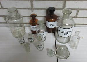 Curiosa - Set van antieke glazen apothekerspotten en flesjes kopen? Bied vanaf 1!