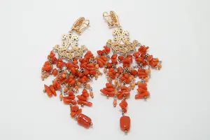64- Klassiek paar 1e gh. zilver oorstekers - 5 strengen bloedkoraal en marcasiet kopen? Bied vanaf 30!