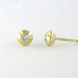 14k geel gouden oorknoppen bezet met briljant geslepen diamant tot. 0.12ct kopen? Bied vanaf 165!