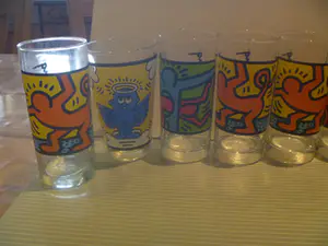 Keith Haring - enkele glazen met illustraties van Keith kopen? Bied vanaf 1!