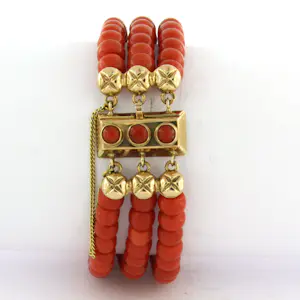 14k gouden slot met koraal aan een drie rijen koralen armband - 35.4 gram kopen? Bied vanaf 510!