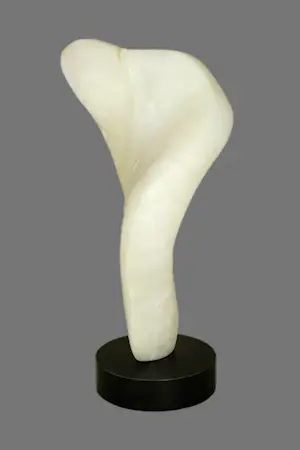 Marina Nuñez del Prado - Abstract beeld uit albast - prachtige licht doorlating - ruim 11 kg kopen? Bied vanaf 895!