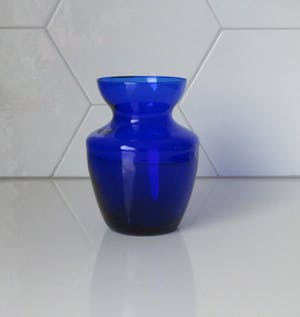 Siem van der Marel - Diepblauw tulpenvaasje - Royal Leerdam kopen? Bied vanaf 25!