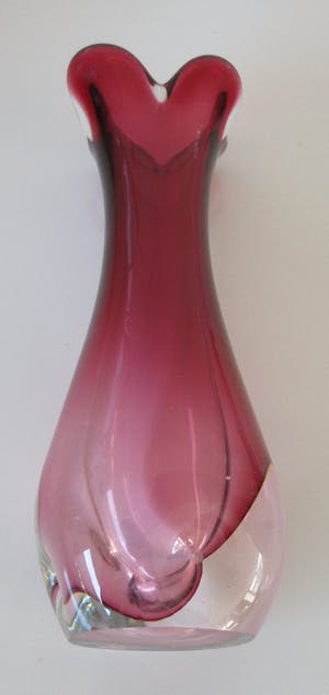 Niet of onleesbaar gesigneerd - Dubbelwandige Murano Sommerso Cranberry vrijgevormde vaas kopen? Bied vanaf 10!