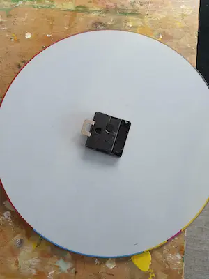 Corneille - 2 kleurrijke klokken met afbeeldingen van Corneille kopen? Bied vanaf 50!