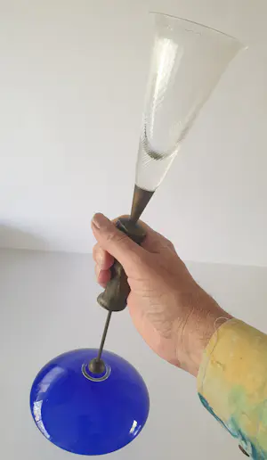 Borek Sipek - Helderglazen Cuppa in bronzen greep en blauwe voet - Ajeto/Alterego - 1990 kopen? Bied vanaf 115!