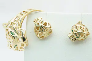 80 - Aparte opengewerkte 18krt geelgouden SET van panter ring en oorstekers kopen? Bied vanaf 400!