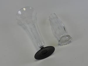 Niet of onleesbaar gesigneerd - 2 Art Deco glazen vazen kopen? Bied vanaf 1!