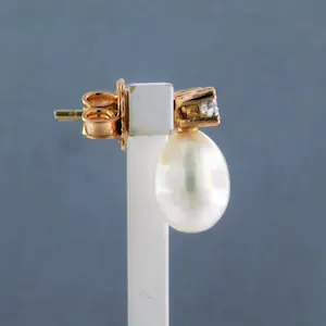 18k rosé gouden oorknoppen met parel en briljant geslepen diamant kopen? Bied vanaf 280!