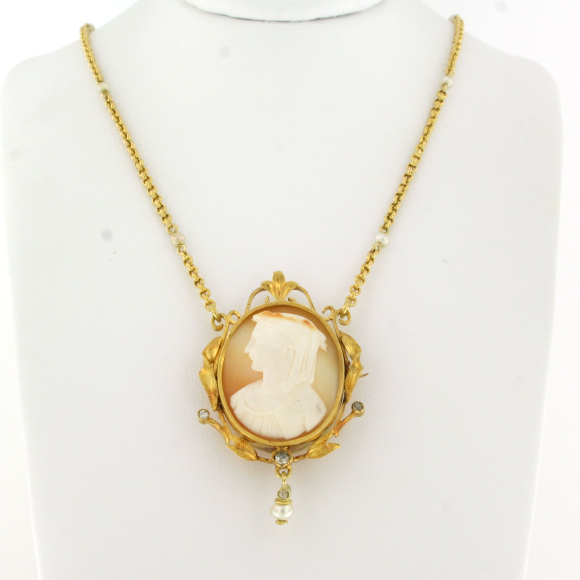 Acheter18k geelgouden collier met parels en middenstuk met camee en diamant - 48 cm? Enchérissez de 1300!
