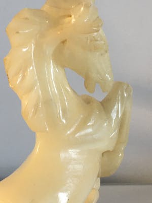 Niet of onleesbaar gesigneerd - Italian alabaster. Horse Sculpture kopen? Bied vanaf 1!