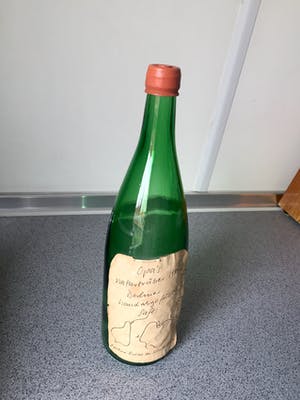 Wolf Kahlen - "Opa's naturtrubes 1984er handabgefulltes saft" - Bijzonder Object kopen? Bied vanaf 99!