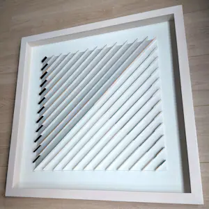 Buy Suzanne Hartmans - Viervoudig, 3-D reliëf van beschilderd balsahout (mooi ingelijst)? Bid from 595!