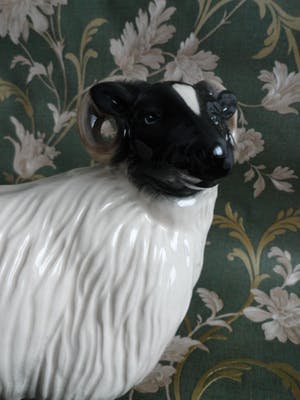 Niet of onleesbaar gesigneerd - Ram van geglazuurd aardewerk kopen? Bied vanaf 1!