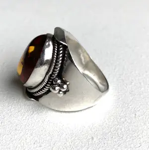 Zilver - twee 925 ringen met barnsteen en tijgeroog - 18 en 19 mm kopen? Bied vanaf 85!
