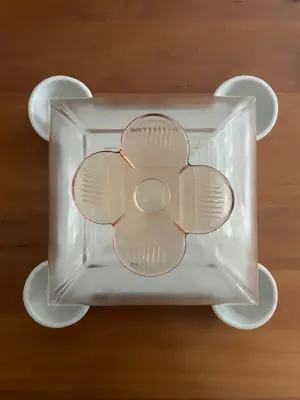 Borek Sipek - Handgemaakte stolp van Boheems kristal met witte porseleinen presenteerschaal kopen? Bied vanaf 135!