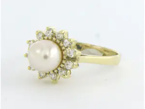 14k gouden ring bmet parel en briljant geslepen diamant tot. 0.30ct kopen? Bied vanaf 515!