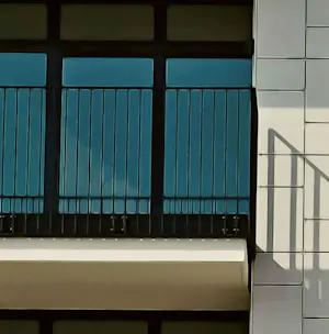 Mr. Strange - Der Hotelpool kopen? Bied vanaf 85!