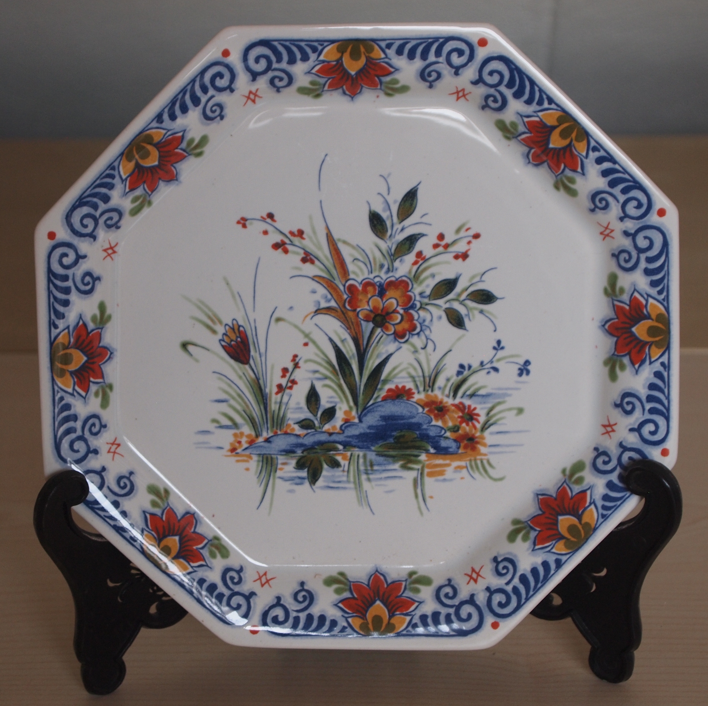 Plateelbakkerij Zenith - Zeshoekig polychroom sierbord 25 jarig jubileum VGCN oplage 2500 st kopen? Bied vanaf 1!