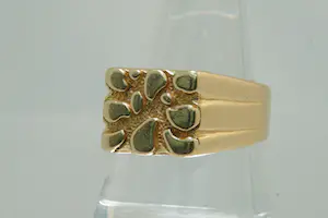 42 - Massief 18 Krt gouden heren ring met fraaie "nugget" afwerking kopen? Bied vanaf 380!