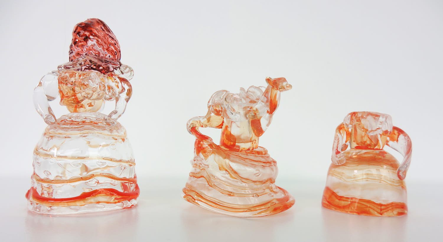 Yvon Trossèl - Drie gekleurde glazen jurkje's kopen? Bied vanaf 100!