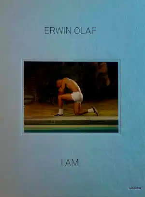 AcheterErwin Olaf - Gesigneerd boek: I AM - 2019? Enchérissez de 250!