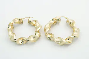 12- paar 14 Krt gouden geblazen & "gedraaide" oorringen - meander motief kopen? Bied vanaf 290!