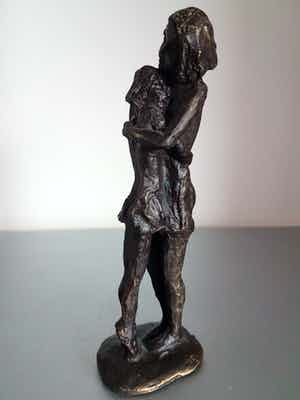 Astrid Veldhuyzen-Koppen - Beeld " Beschutting" verkocht voor € 35!