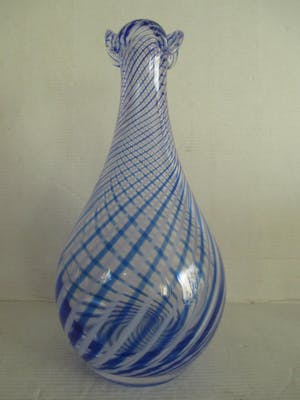 Niet of onleesbaar gesigneerd - Murano vaas met spiraal kopen? Bied vanaf 1!