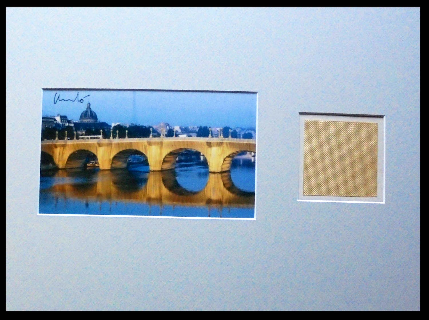 Christo - " Pont Neuf wrapped " 1983 - XXL inc. original stofmonster - handgesigneerd verkocht voor € 149!