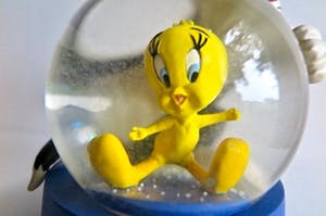 Curiosa - Warner Bros - Snowglobe "Tweety en Silvester" - Leuk Kerst item kopen? Bied vanaf 1!