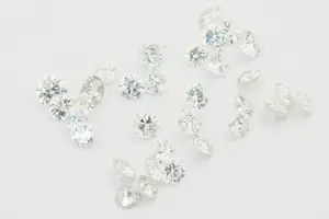81- Lot bestaande uit 32 briljant geslepen diamantjes totaal ca. 1.80ct kopen? Bied vanaf 50!