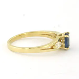 Acheter18k gouden ring met saffier tot. 0.88ct en marquise geslepen diamant tot.0.20ct? Enchérissez de 685!