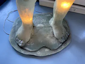 Jurriaan van Hall - Zeer groot beeld van kunststof met lichtbronnen, Bruddha kopen? Bied vanaf 2000!