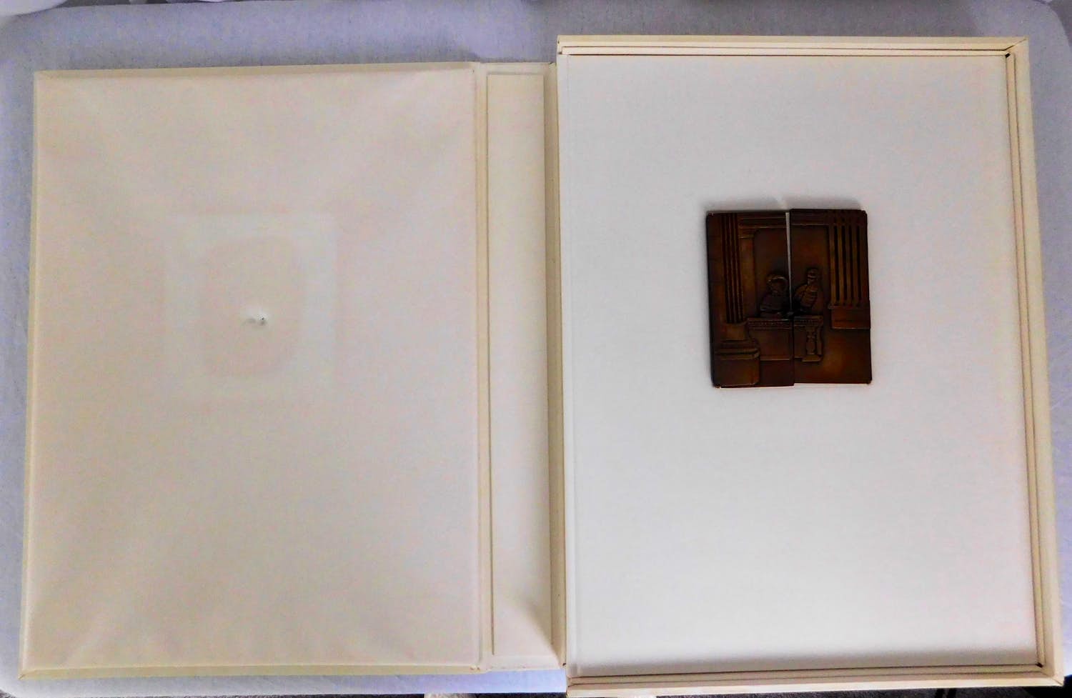 Vic Gentils - Apostolorum Limina Brons - met brons drieluik Vic Gentils verkocht voor € 50!