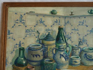 Niet of onleesbaar gesigneerd - Ingelijst, olieverf op board , stilleven “Aardewerk met bierpullen” kopen? Bied vanaf 1!