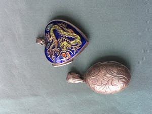 1e gehalte Zilver - twee zilveren vintage medaillons, hartvorm en ovaal kopen? Bied vanaf 10!