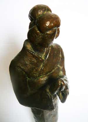Brons (Onbekend) - Biddende vrouw in kimono -brons- verkocht voor € 75!