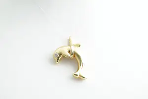 59- Massief  18 karaats geel-gouden "dolfijn" hanger - met ca. 0.035ct diamant kopen? Bied vanaf 570!