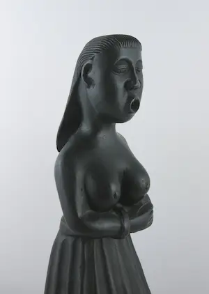 Niet of onleesbaar gesigneerd - Houten beeld, Vrouwfiguur met trommel kopen? Bied vanaf 1!