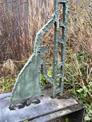 Albrecht Genin - aantrekkelijk beeld van vrouw met ladder kopen? Bied vanaf 1000!