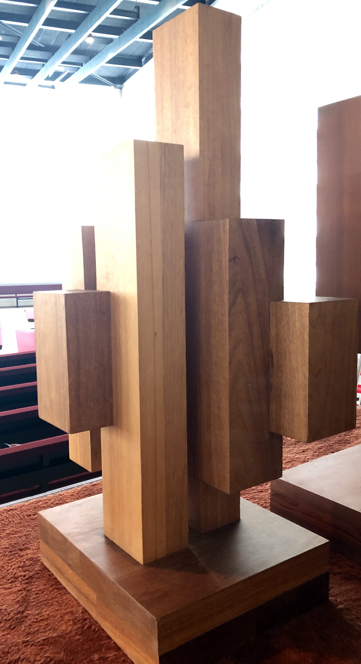 Jan Hoog - Houten architectonische sculptuur, Zonder titel (Groot) verkocht voor € 500!