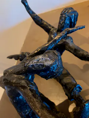 Avi Kenan - Gepatineerd bronzen sculptuur: dansend paar kopen? Bied vanaf 995!