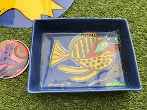 Corneille - fraaie ovenschaal + 2 onderzetters + glazen klok kopen? Bied vanaf 50!