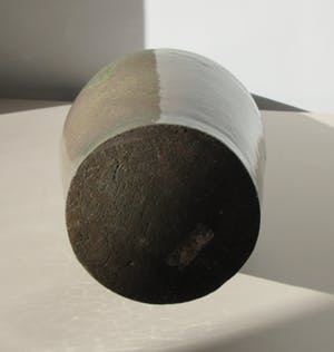 Niet of onleesbaar gesigneerd - Zeer grote keramische schoorsteenvaas met lichtgroen- en grijs druipglazuur kopen? Bied vanaf 1!