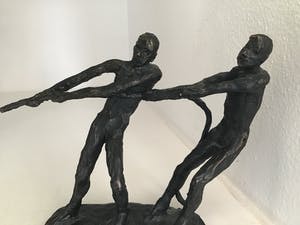 Astrid Veldhuyzen-Koppen - Sculptuur “ Met vereende kracht “. Gesigneerd kopen? Bied vanaf 75!