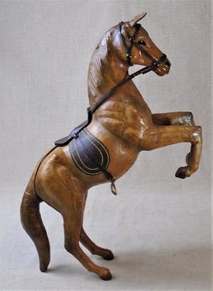 Curiosa - Vijf decoratieve paardjes, echt leder, metaal en composiet kopen? Bied vanaf 1!