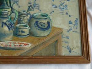 Niet of onleesbaar gesigneerd - Ingelijst, olieverf op board , stilleven “Aardewerk met bierpullen” kopen? Bied vanaf 1!